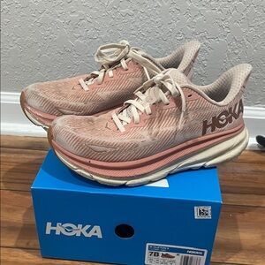 Hoka Clifton 9 Women's Blush sneakers 7B